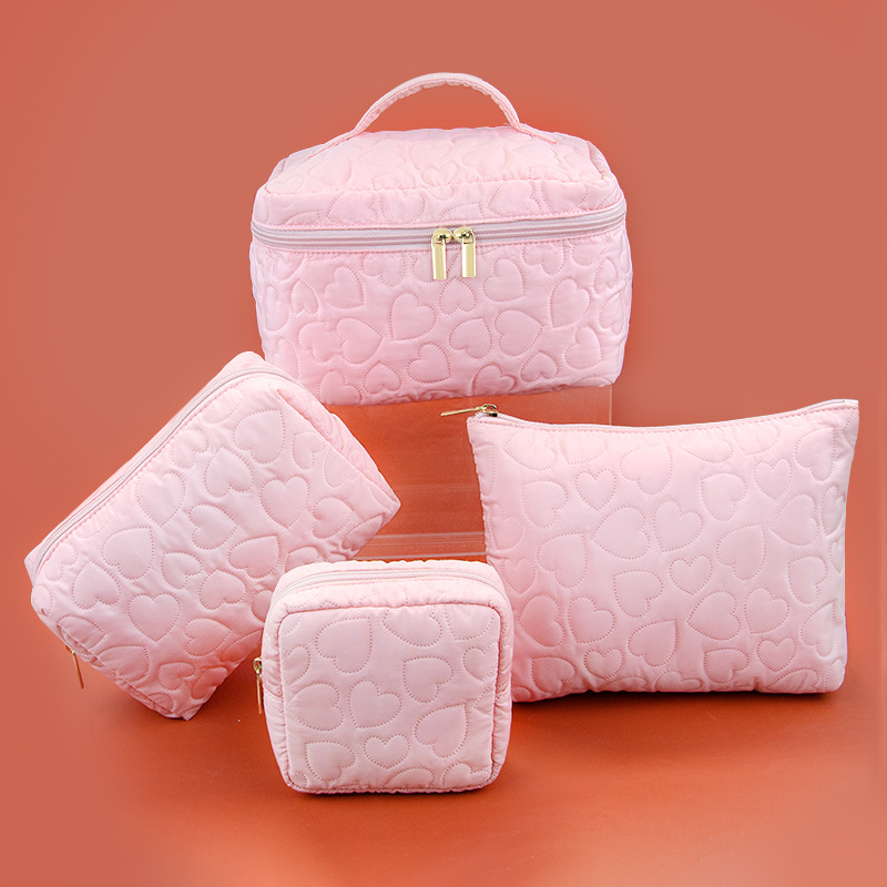 Cosmetic Bags - Ultraschallgesteppte Kosmetiktasche in Herzform, weich und